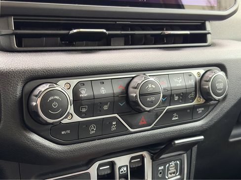 Used 2024 Jeep Wrangler Sport S image 6