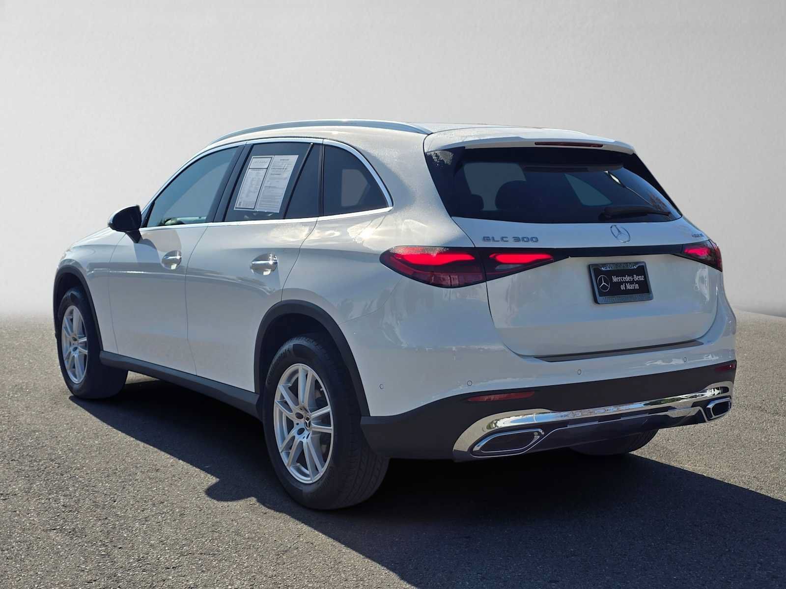 Used 2025 Mercedes-Benz GLC 300 4MATIC image 5