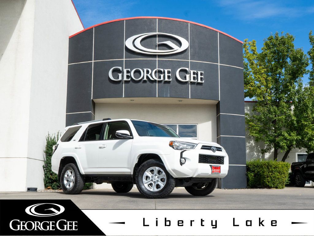 Used 2020 Toyota 4Runner SR5 Premium w/ Moonroof Package AWD/4WD image 1
