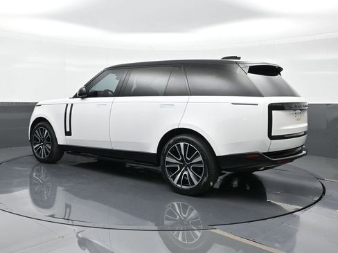 Used 2024 Land Rover Range Rover Long Wheelbase SE image 3