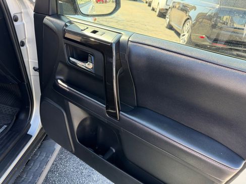 Used 2018 Toyota 4Runner TRD Off-Road image 30