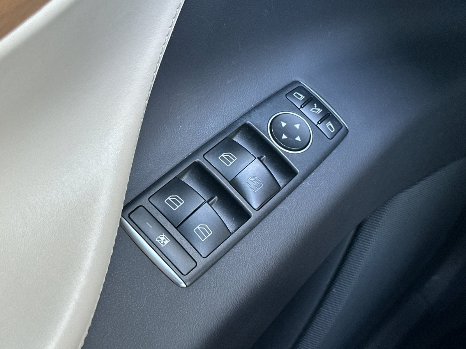 Used 2019 Tesla Model X Long Range AWD/4WD image 30