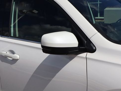 Used 2023 Honda Pilot Touring image 2
