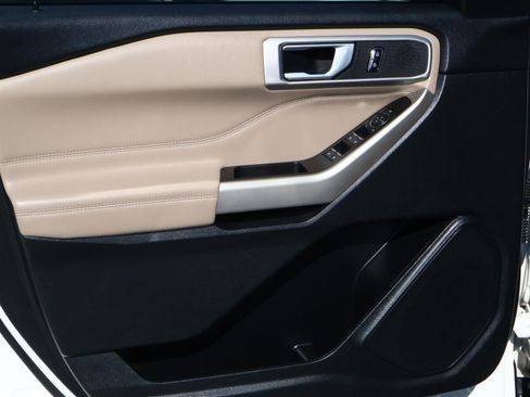 Used 2023 Ford Explorer XLT image 15