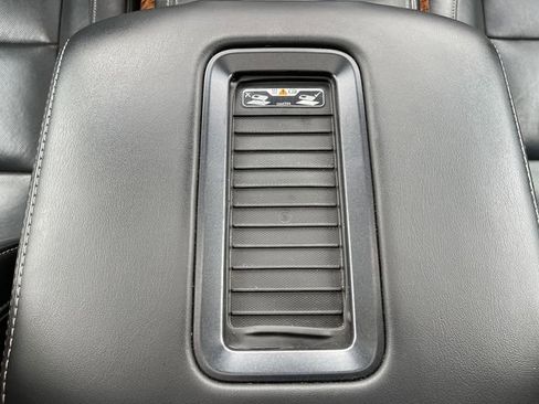 Used 2020 Chevrolet Suburban Premier image 28