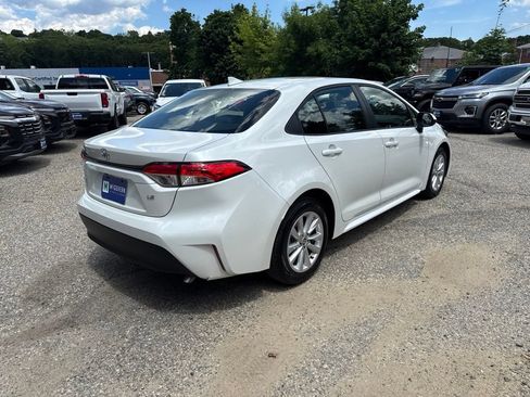 Used 2023 Toyota Corolla LE w/ LE Premium Package FWD image 6