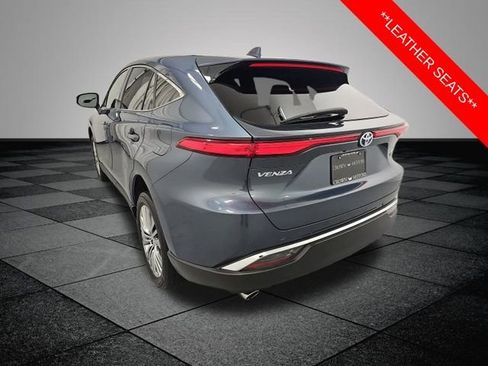 Used 2021 Toyota Venza Limited image 4
