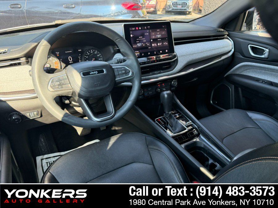 Used 2023 Jeep Compass Latitude w/ Sun and Sound Group AWD/4WD image 35