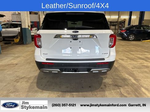 Used 2023 Ford Explorer XLT AWD/4WD image 8