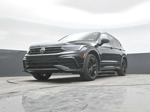 Used 2022 Volkswagen Tiguan SE R-Line AWD/4WD image 49