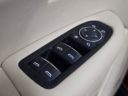 Used 2017 Cadillac XT5 Luxury w/ Driver Awareness Package image 33