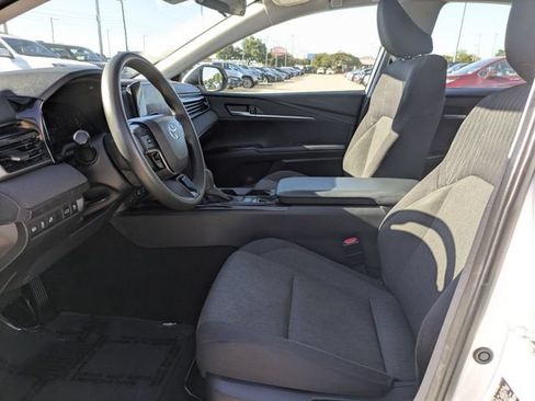 Used 2025 Toyota Camry SE FWD image 26