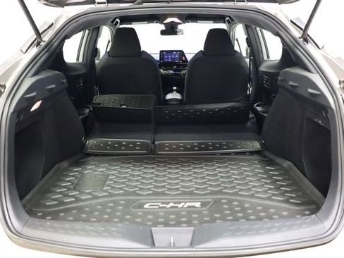 Used 2020 Toyota C-HR XLE FWD image 32
