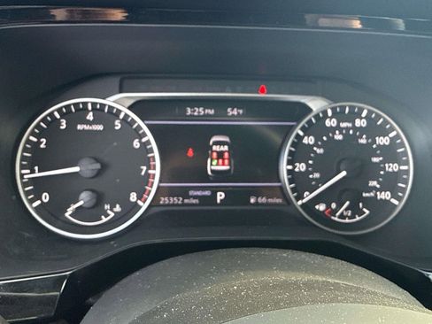 Used 2024 Nissan Pathfinder SV w/ SV Premium Package image 21