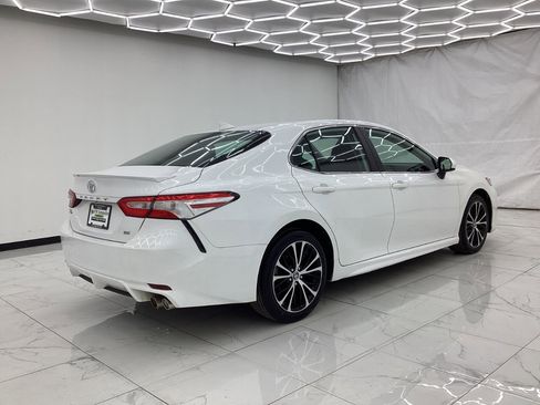 Used 2020 Toyota Camry SE image 11