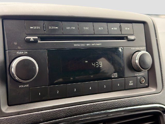 Used 2017 Dodge Grand Caravan SE FWD image 17