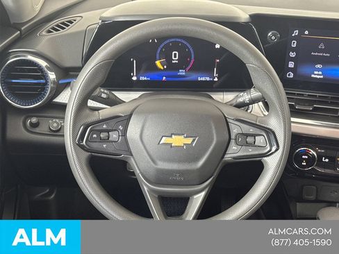 Used 2025 Chevrolet Trax LT FWD image 26