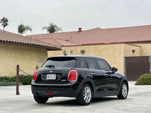 Used 2019 MINI Cooper 4-Door Hardtop w/ Signature Upholstery Package image 5