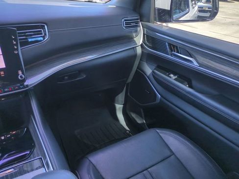 Used 2022 Jeep Wagoneer Series II RWD image 20