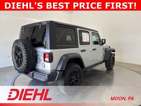 Used 2023 Jeep Wrangler Unlimited w/ Cold Weather Group AWD/4WD image 7