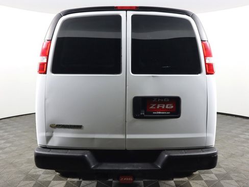 Used 2017 Chevrolet Express 2500 image 4