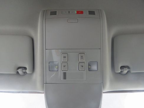 Used 2022 Volkswagen Taos SEL image 28