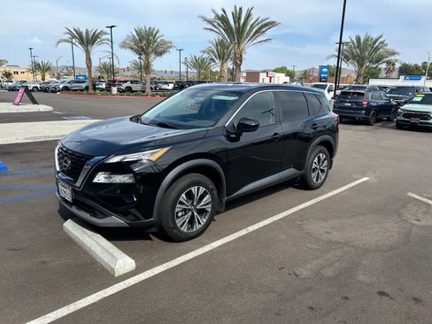 Used 2023 Nissan Rogue SV FWD image 3