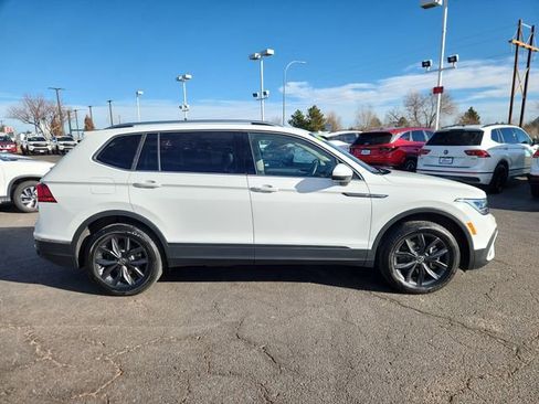 Certified 2024 Volkswagen Tiguan SE image 2