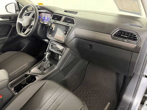 Used 2022 Volkswagen Tiguan SE FWD image 24