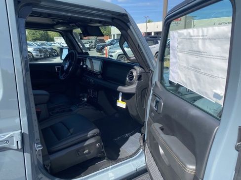 New 2025 Jeep Gladiator High Tide image 28