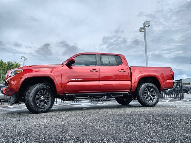 Certified 2022 Toyota Tacoma SR5 AWD/4WD image 5