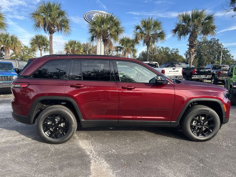 New 2025 Jeep Grand Cherokee Altitude image 9