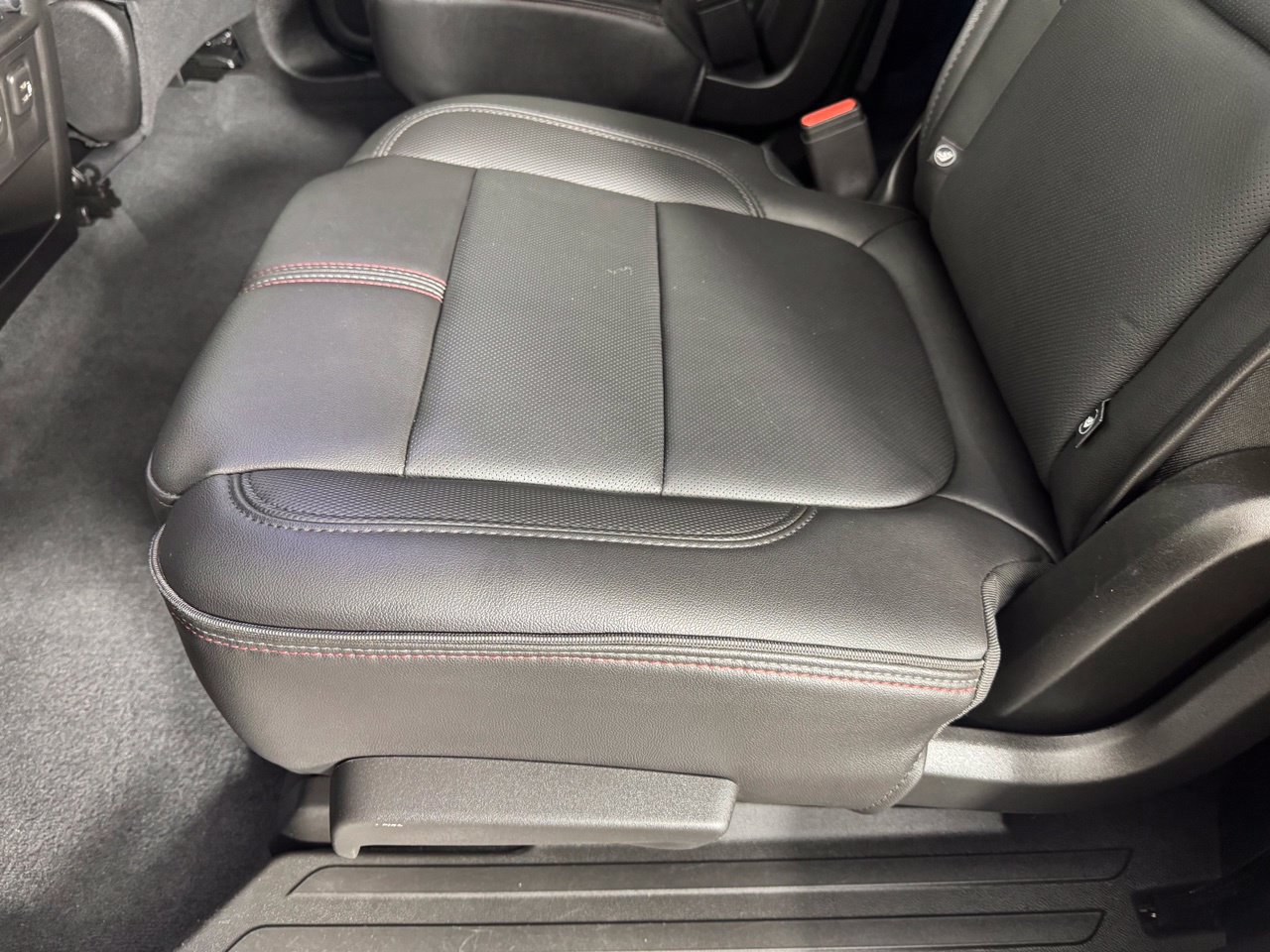 Used 2023 Chevrolet Traverse RS AWD/4WD image 35