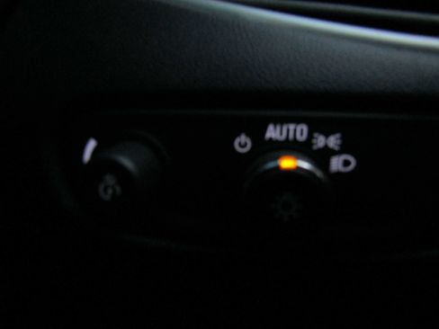 Used 2022 Chevrolet Malibu LT FWD image 19
