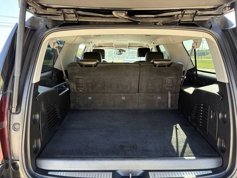 Used 2018 Chevrolet Suburban LT RWD image 17