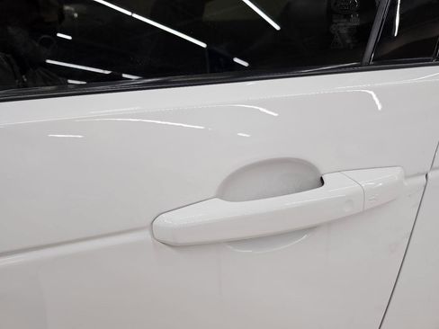 Used 2018 Land Rover Discovery HSE AWD/4WD image 12