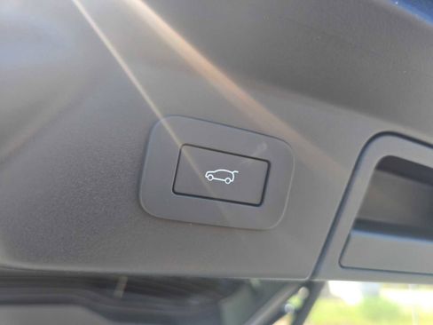 New 2026 Land Rover Range Rover Velar Dynamic SE image 18