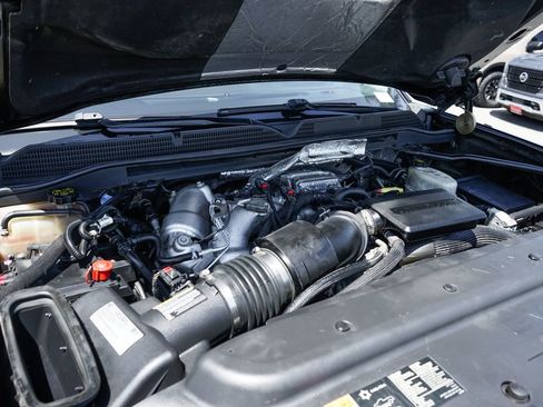 Used 2017 GMC Sierra 2500 Denali w/ Duramax Plus Package AWD/4WD image 12