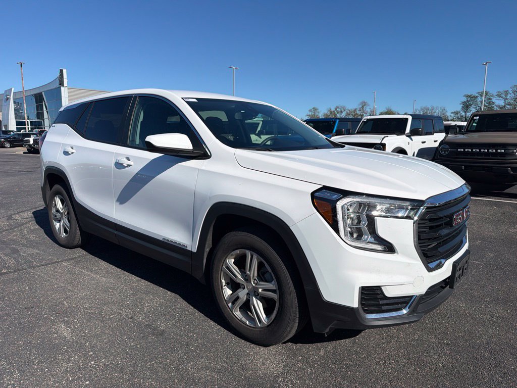 Used 2024 GMC Terrain SLE AWD/4WD image 2