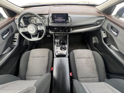 Used 2023 Nissan Rogue SV image 9