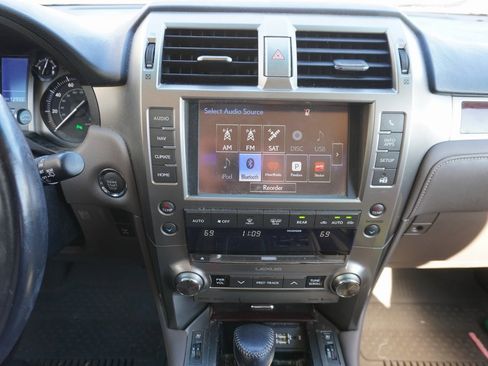 Used 2017 Lexus GX 460 Premium image 8