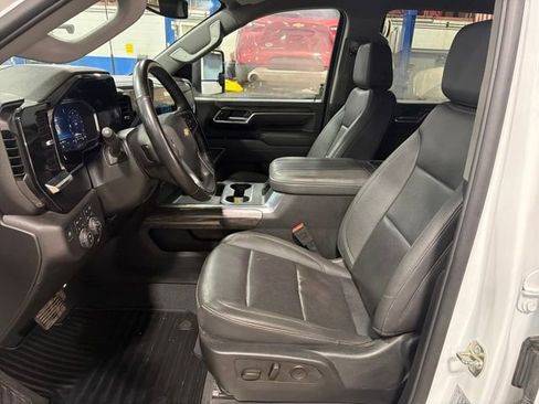 Used 2025 Chevrolet Silverado 2500 LTZ w/ Z71 Chrome Sport Edition image 18