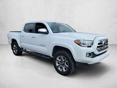 Used 2018 Toyota Tacoma Limited AWD/4WD image 3