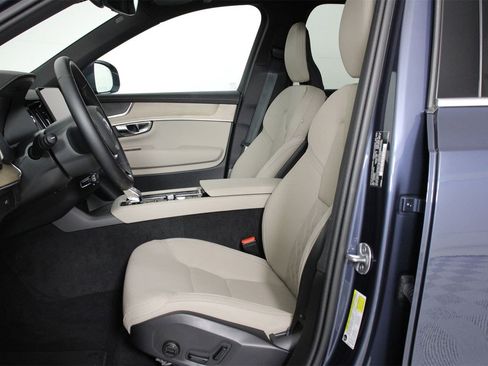 Certified 2025 Volvo XC90 B5 Core image 31