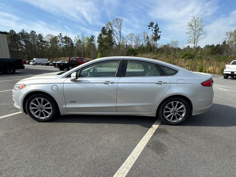 Used 2018 Ford Fusion Energi Titanium FWD image 8