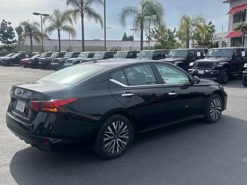 Used 2025 Nissan Altima 2.5 SV image 7