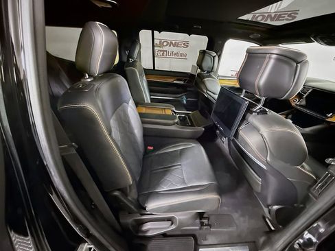 Used 2022 Jeep Grand Wagoneer Series III w/ Rear Seat Video Group 1 AWD/4WD image 37