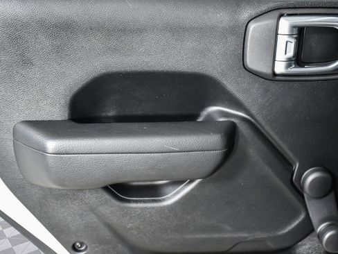 Used 2022 Jeep Gladiator Sport image 23