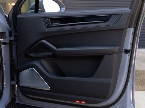 Certified 2026 Porsche Cayenne GTS image 38