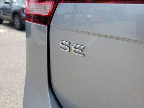 Used 2024 Volkswagen Tiguan SE R-Line FWD image 8